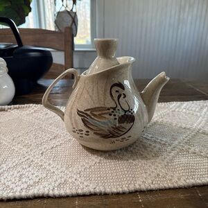 Red Wing Beige Ceramic Teapot with Quail Motif — Classic Kitchen Teapot